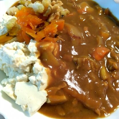 カレーたくさん食べたくて☆ご飯に見立てた木綿豆腐！カレーにアウアウ("⌒∇⌒")